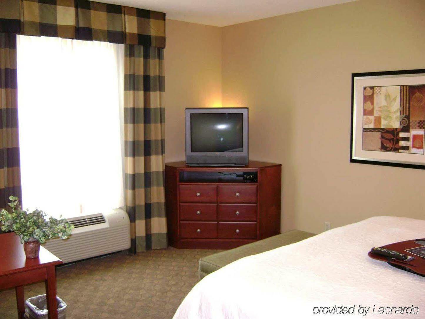 Hampton & Hotel